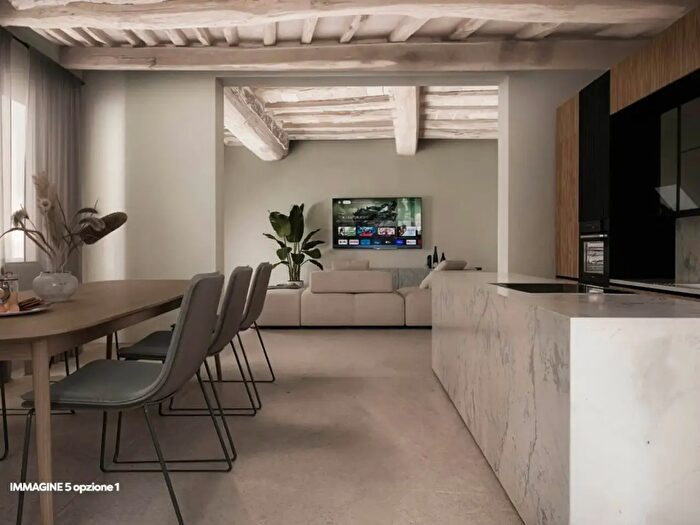 Appartamento con 7 locali in vendita in Poggibonsi