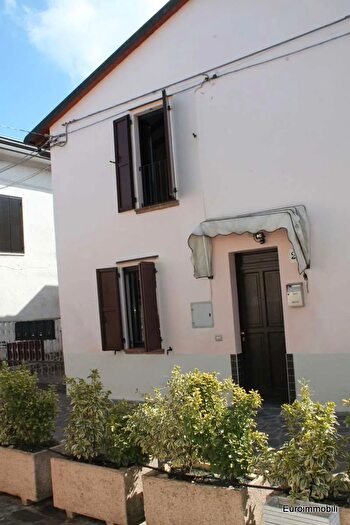 Casa bilocale in vendita in Lovetta, Montechiarugolo