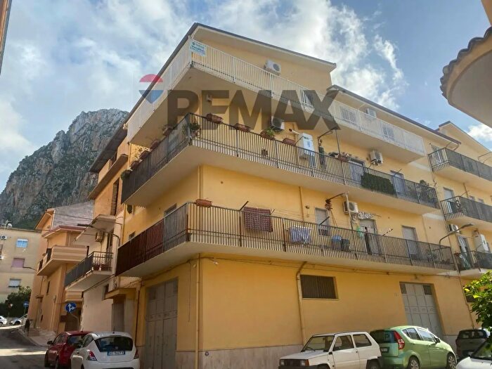 Appartamento con 6 locali in vendita in Via Ragona, Partinico