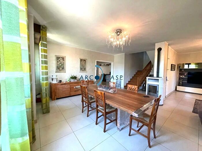 Casa con 9 locali in vendita in Via De Gasperi, Palazzo Pignano