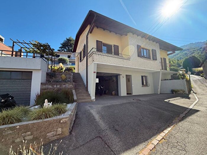 Casa quadrilocale in vendita in Ai Runchée, Breggia
