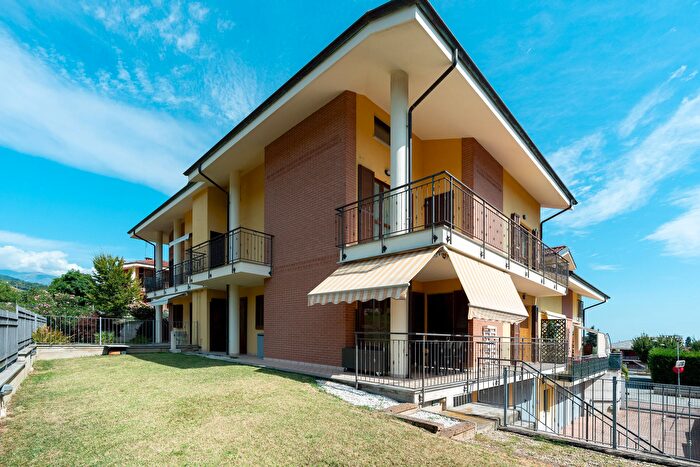 Appartamento trilocale in vendita in Via Pompeo Colajanni, Bagnolo Piemonte