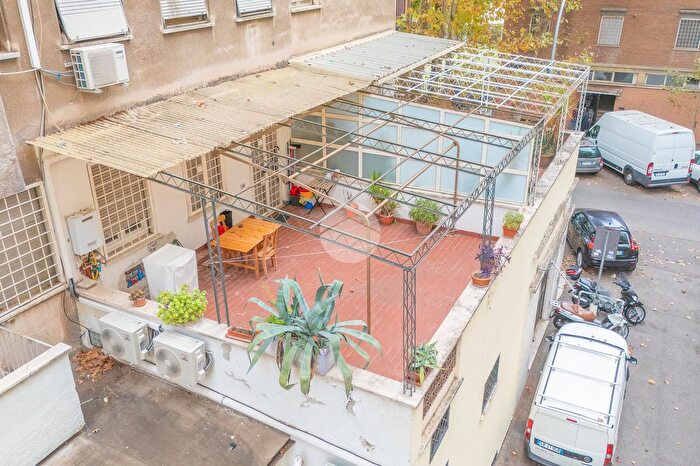 Appartamento trilocale in vendita in Campi Flegrei, Roma