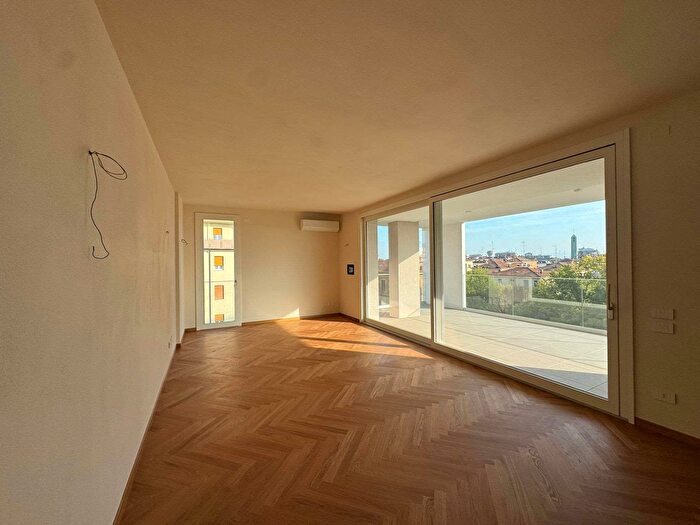 Appartamento trilocale in vendita in Modena