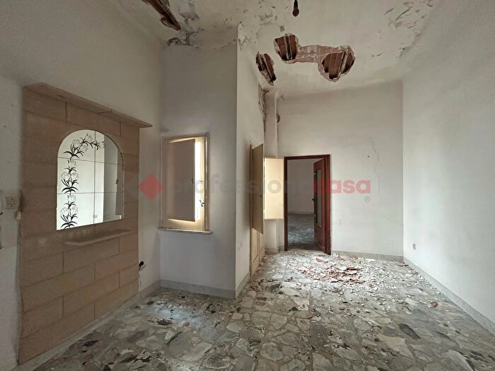 Appartamento trilocale in vendita in Via Campania, Grottaglie