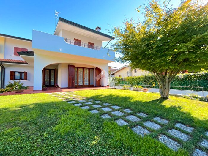 Casa con 5 locali in vendita in Via Fratelli Cervi, Quinto Di Treviso