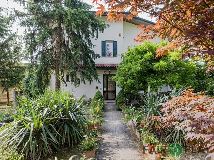 Casa quadrilocale in vendita in Via Achille Grandi, Russi