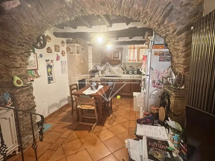 Casa con 6 locali in vendita in Carrara