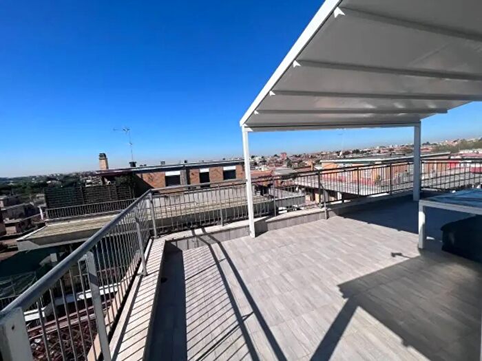 Appartamento bilocale in vendita in Via Isidoro del Lungo, Roma