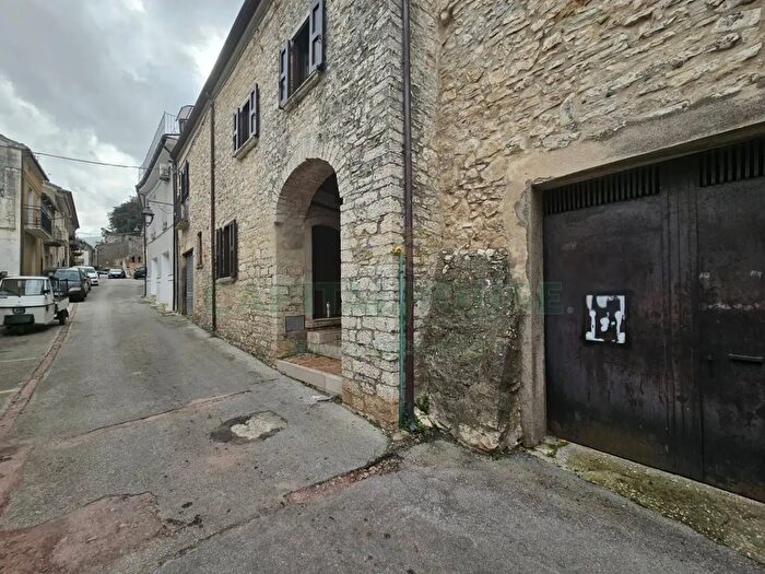 Casa con 6 locali in vendita in Vico del Nord, Monteroduni