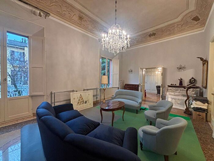 Appartamento con 6 locali in affitto in Via Arienti, Castiglione Tribunale, Bologna