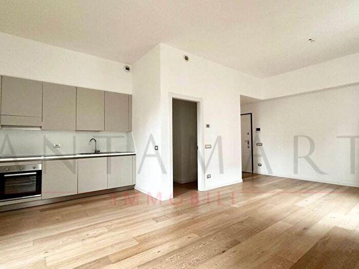 Appartamento trilocale in affitto in Via Andrea Solari, Solari, Milano