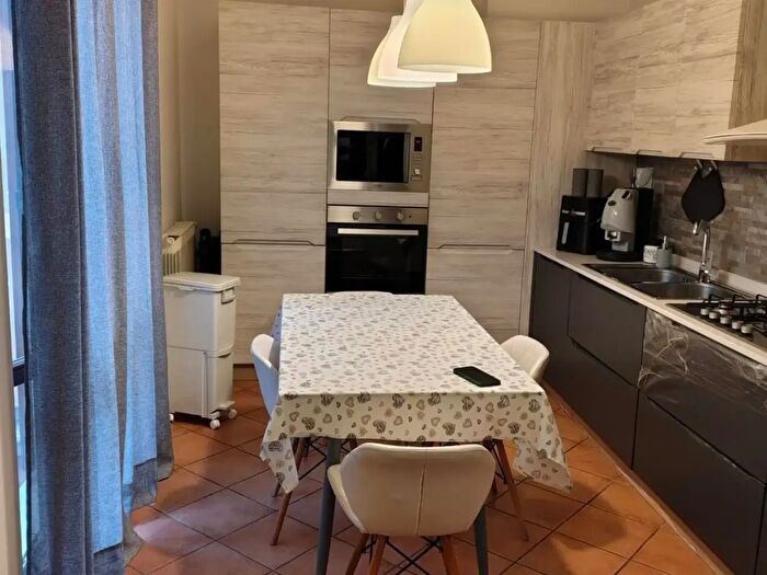 Appartamento con 5 locali in vendita in Massa