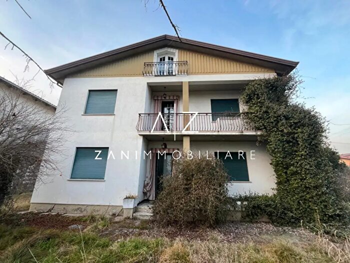 Casa con 14 locali in vendita in Borgo Mandolato, Castelfranco Veneto