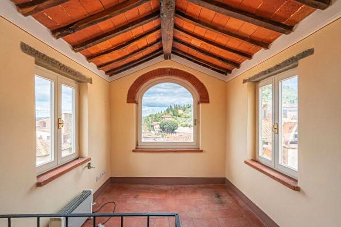 Casa con 6 locali in vendita in Piazza San Francesco, Castiglion Fiorentino