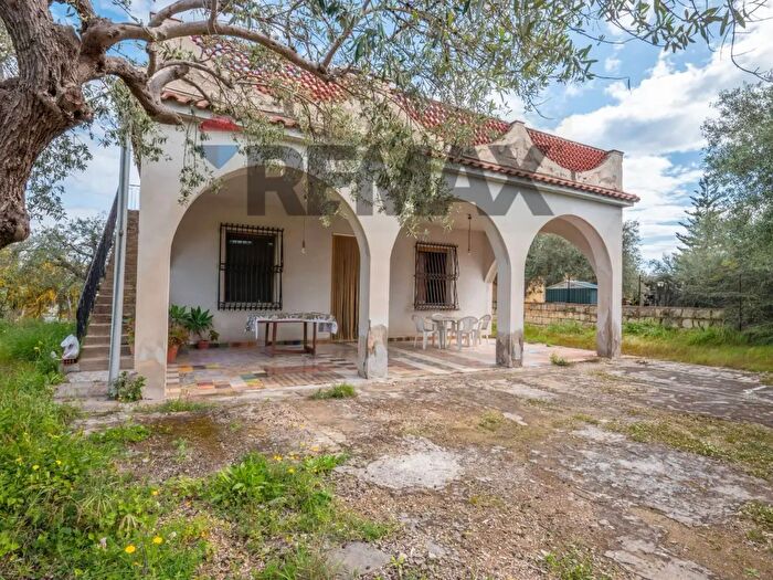 Casa con 6 locali in vendita in Sp, Noto