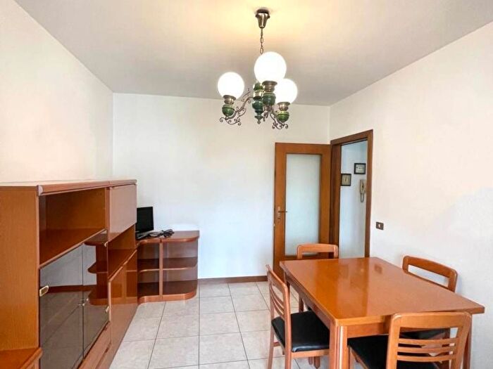Appartamento trilocale in affitto in Via Giambattista Azzolini, Centro Nord, Rovereto