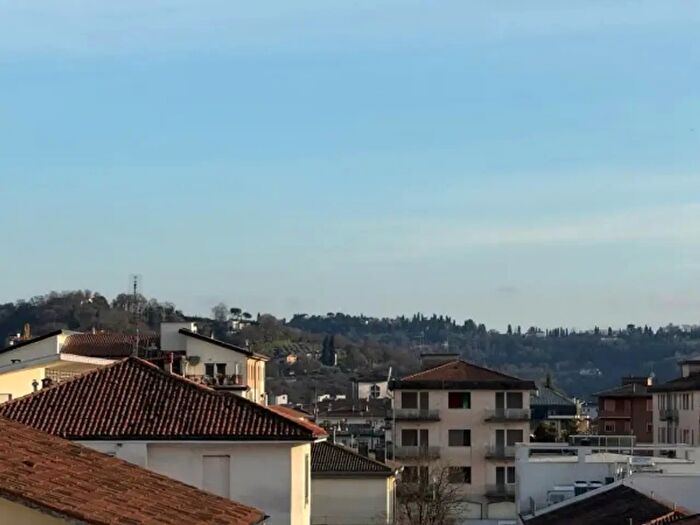 Appartamento quadrilocale in vendita in Viale Francesco Crispi, Vicenza