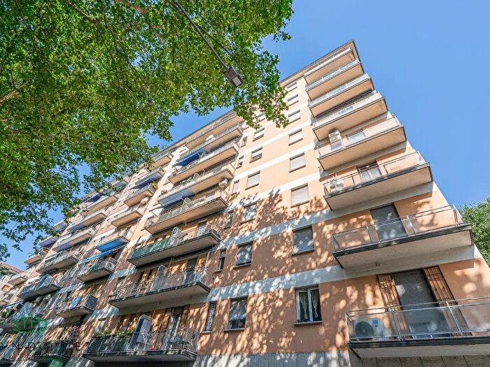 Appartamento trilocale in vendita in Via Eleonora Duse, Bologna