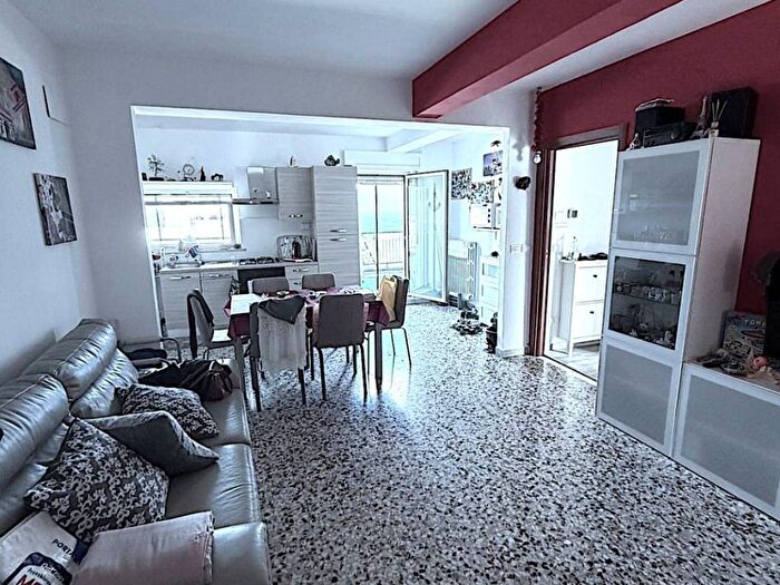 Casa quadrilocale in affitto in Viale Nettuno, Centro, Francavilla al Mare