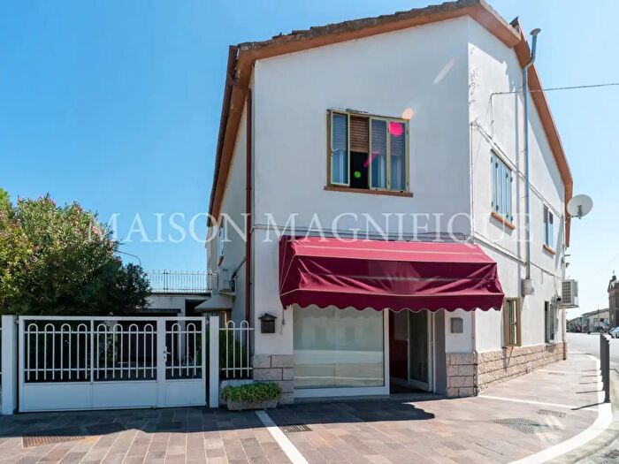 Appartamento trilocale in vendita in Piazza Vittorio Veneto, Mesola