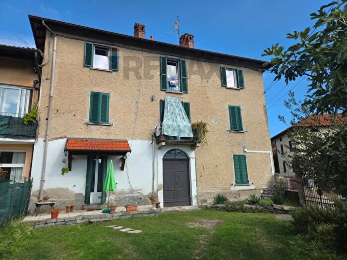 Appartamento quadrilocale in vendita in Via Visconti, Cocquio Trevisago