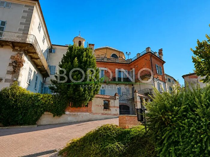 Appartamento con 5 locali in vendita in Via Re Umberto Snc, Montegrosso DAsti