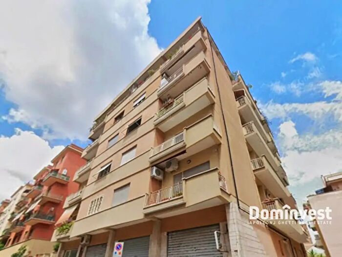 Appartamento trilocale in vendita in Via Laura Mantegazza, Roma