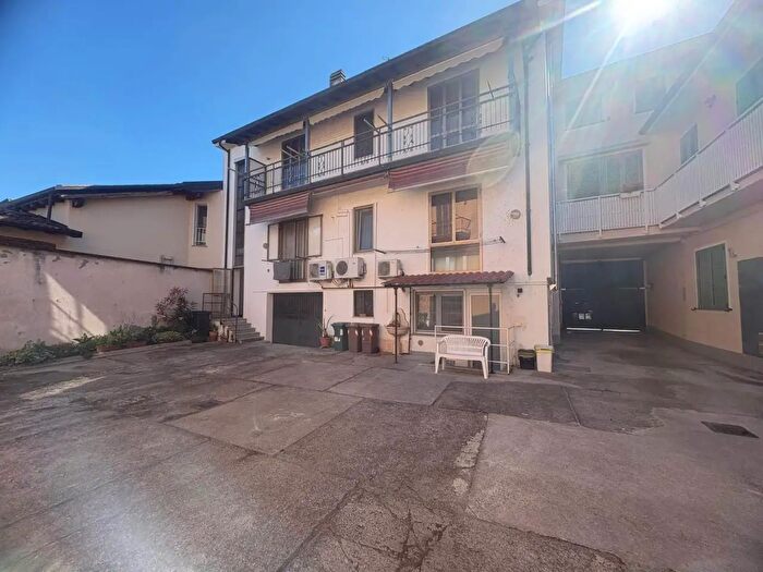Appartamento trilocale in vendita in Gambolo'