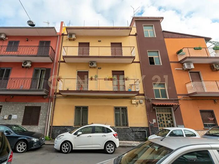 Appartamento con 5 locali in vendita in Via Edmondo De Amicis, Catania