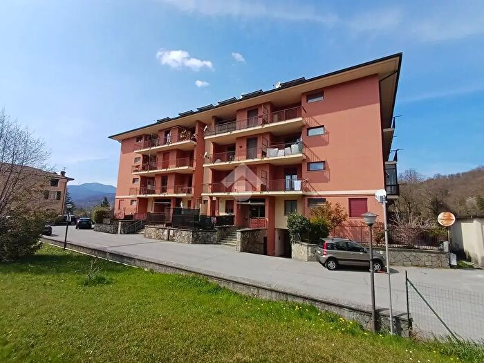 Appartamento con 5 locali in vendita in Piazza Eugenio Marchese, Busalla