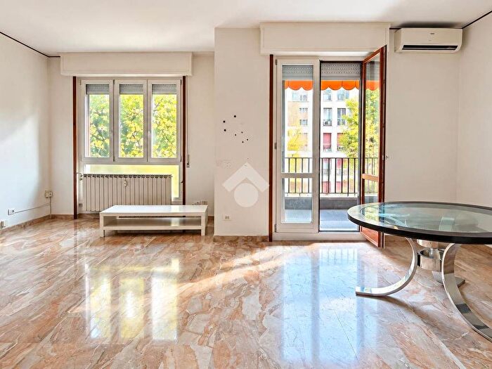 Appartamento quadrilocale in vendita in Via Presolana, Montenero, Milano