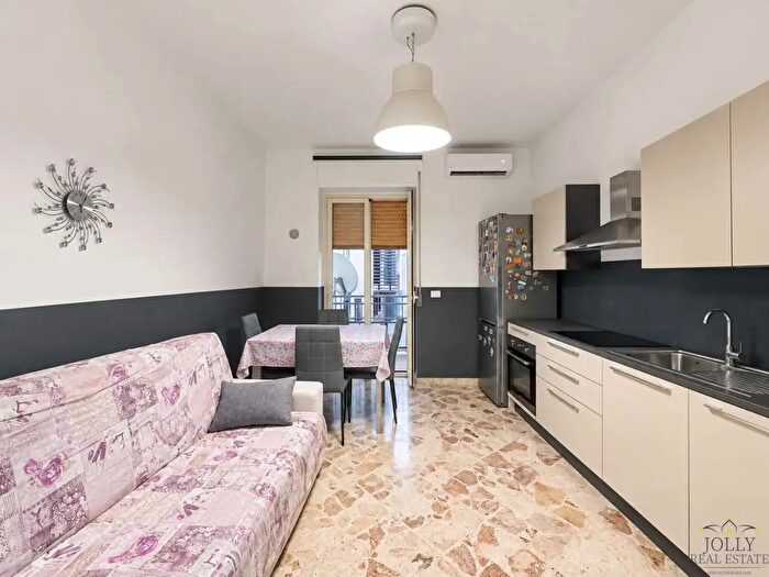 Appartamento trilocale in vendita in Via San Sebastiano, Siracusa