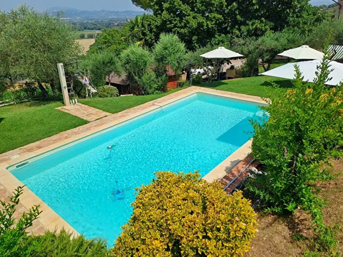 Casa con 6 locali in vendita in Torgiano