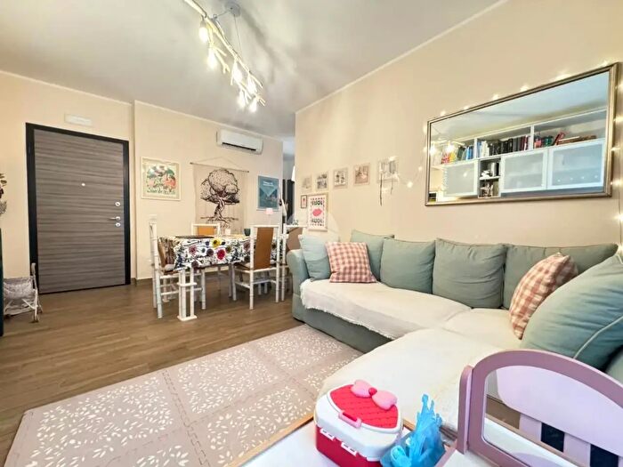 Appartamento trilocale in vendita in Via Enrico Bompiani, Roma