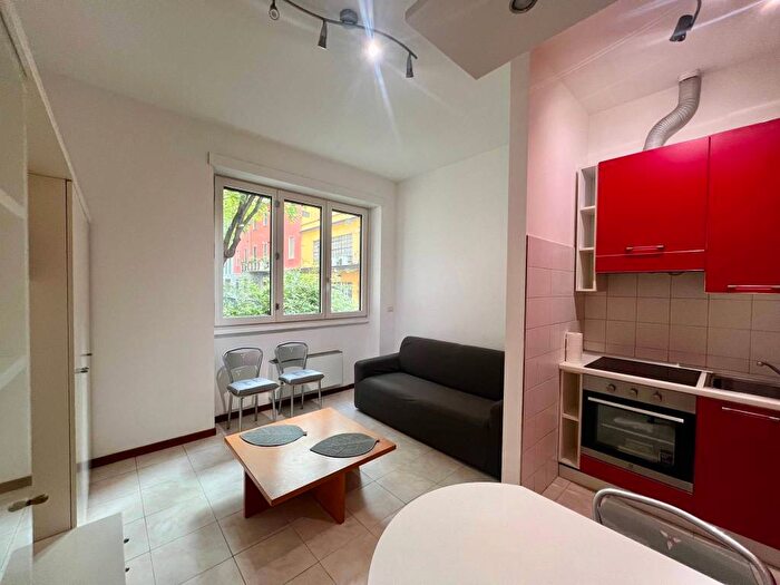 Appartamento bilocale in affitto in Via Ariberto, Corso Genova, Milano