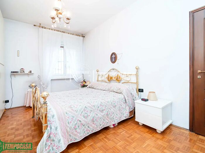 Appartamento trilocale in vendita in Via Agordat, Milano