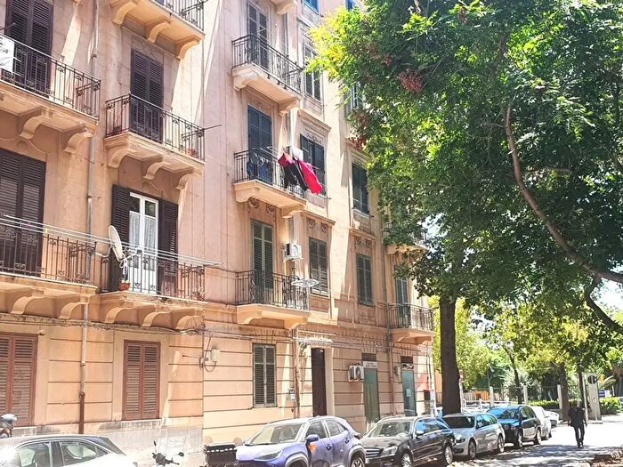 Appartamento quadrilocale in vendita in Via Ludovico Antonio Muratori, Palermo