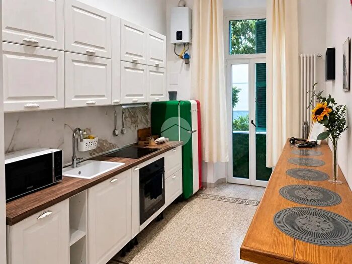 Appartamento trilocale in vendita in Via Enrico Guastalla, Roma