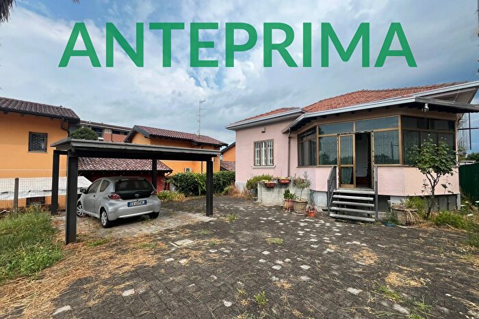 Casa trilocale in vendita in Via Vincenzo Bellini, Cardano Al Campo