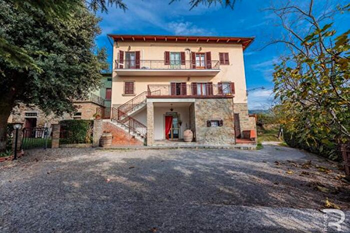 Casa con 6 locali in vendita in Strada Provinciale del Trasimeno, Cortona