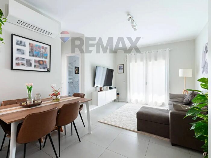 Appartamento trilocale in vendita in Via Torcegno, Roma
