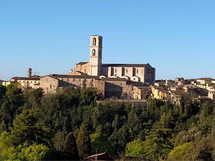 Appartamento con 5 locali in affitto in Via Abruzzo, Centro Storico, Perugia