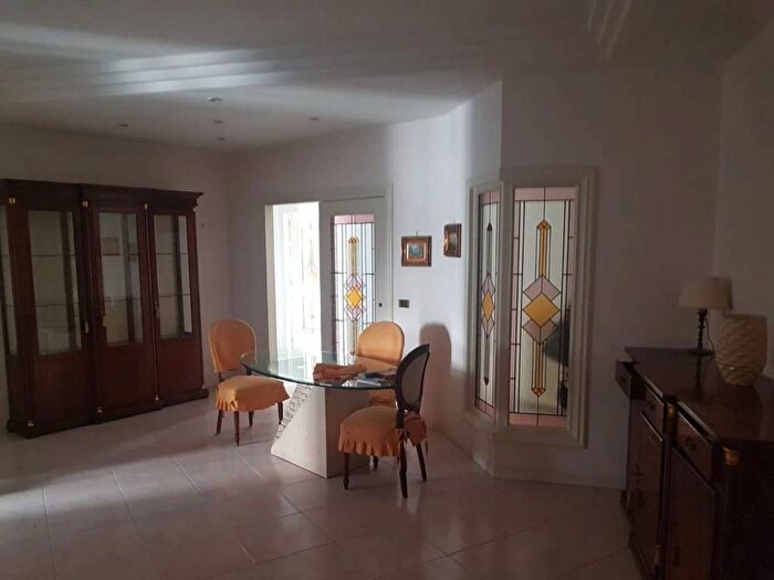 Appartamento con 5 locali in affitto in Via Annunziata, Tribunali, Napoli