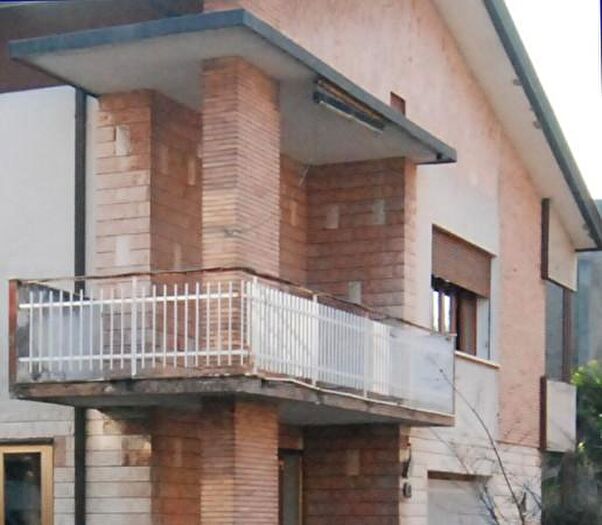 Casa con 6 locali in vendita in Via Gorizia, Reggio Emilia