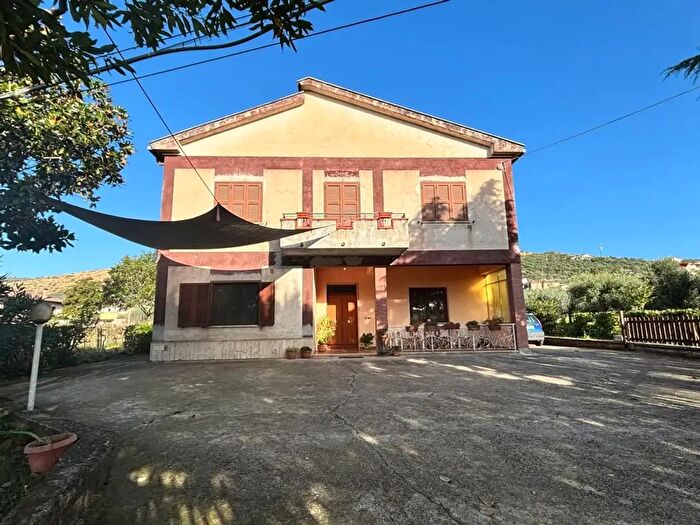Casa con 5 locali in vendita in Strada Provinciale Tecchiena, Alatri