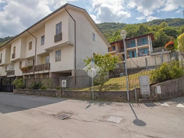 Casa quadrilocale in vendita in Via IV Novembre, Agnosine