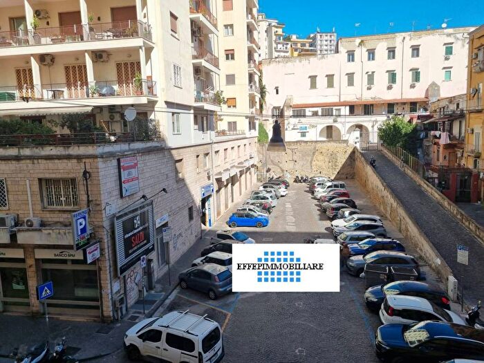 Appartamento quadrilocale in affitto in Via Piedigrotta, Mergellina Piedigrotta, Napoli
