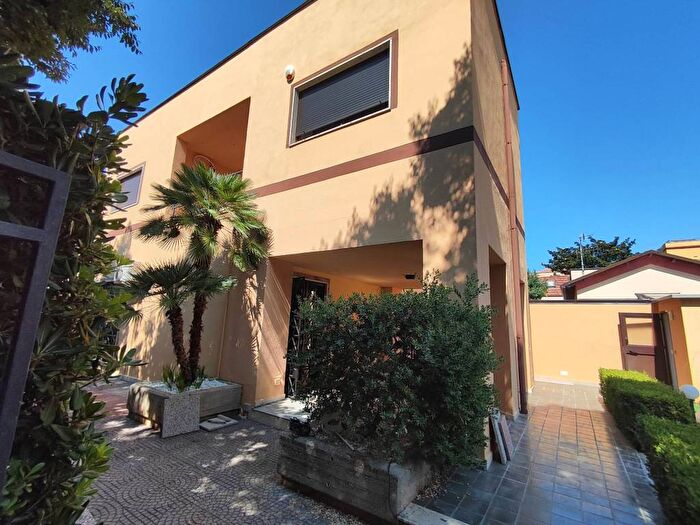 Casa con 5 locali in affitto in Viale Italia, Mondello Valdesi, Palermo