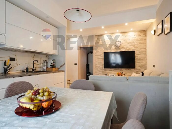 Appartamento quadrilocale in vendita in Via Bari, Genova